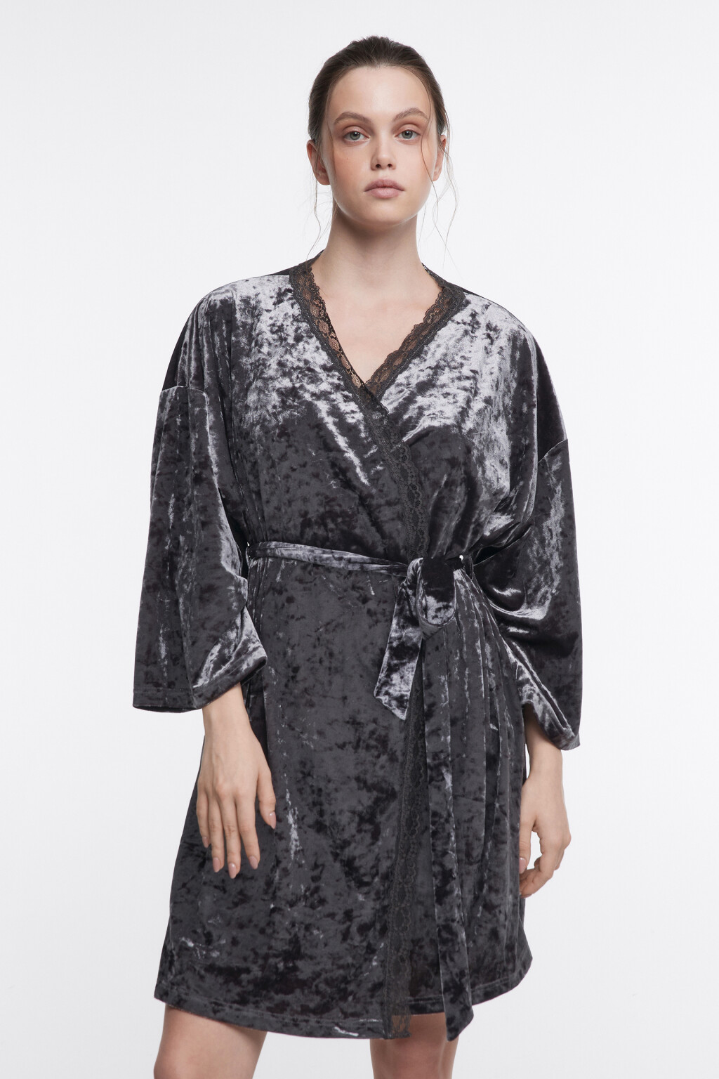 Халат домашний бархатный с кружевом - цвет серый - 2