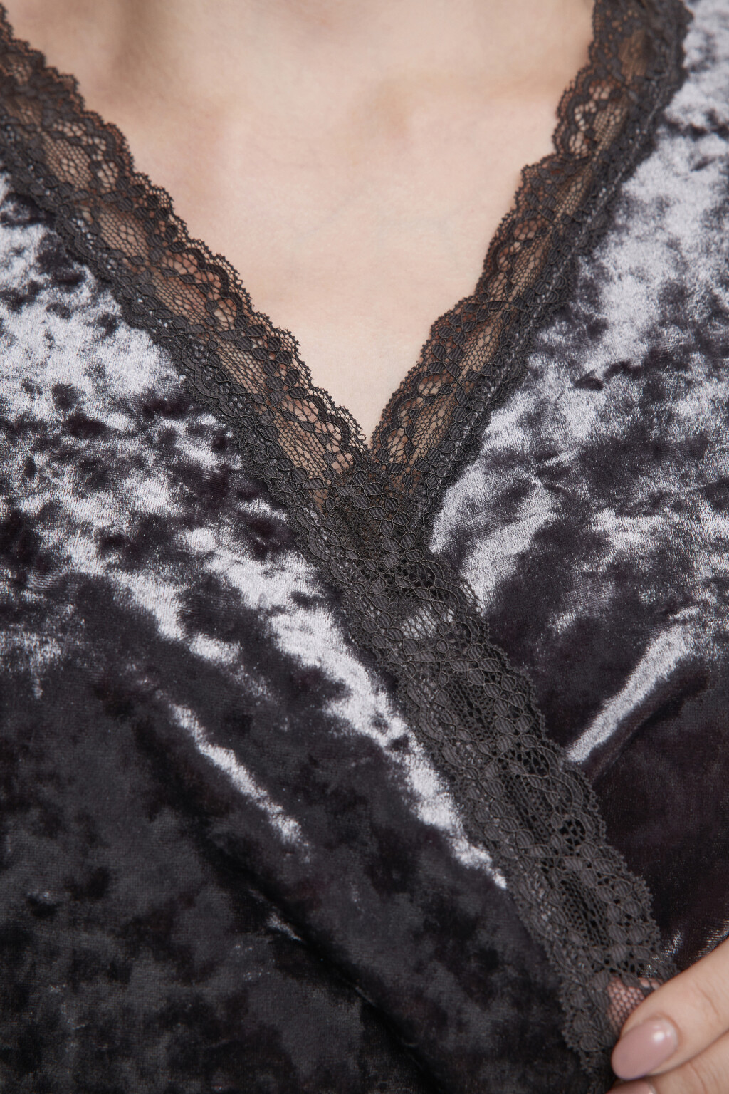 Халат домашний бархатный с кружевом - цвет серый - 5