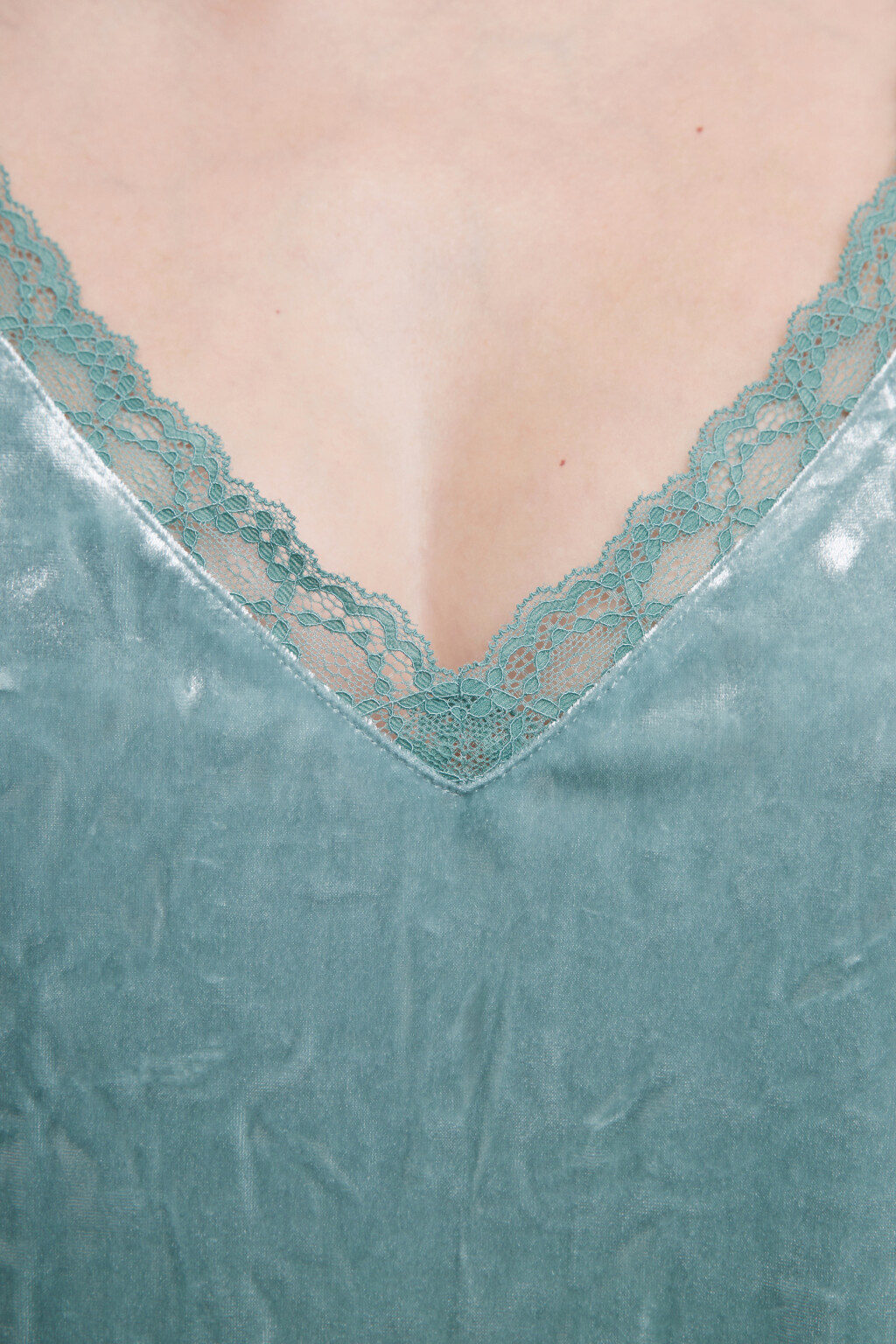 Майка домашняя бархатная с кружевом - цвет голубой - 5