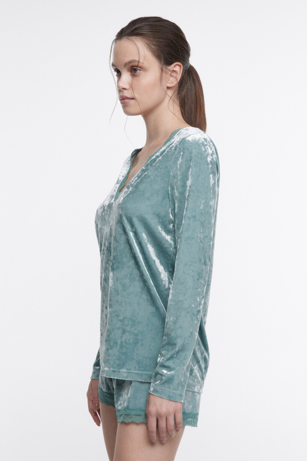 Лонгслив домашний бархатный с кружевом - цвет голубой - 2