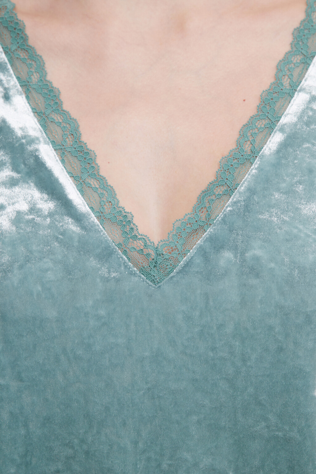 Лонгслив домашний бархатный с кружевом - цвет голубой - 5