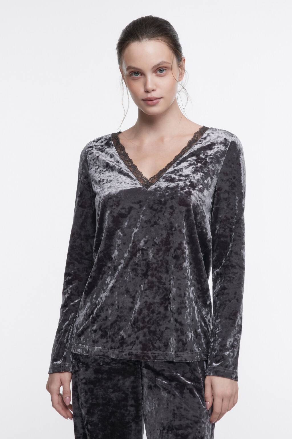 Лонгслив домашний бархатный с кружевом - цвет серый - 1
