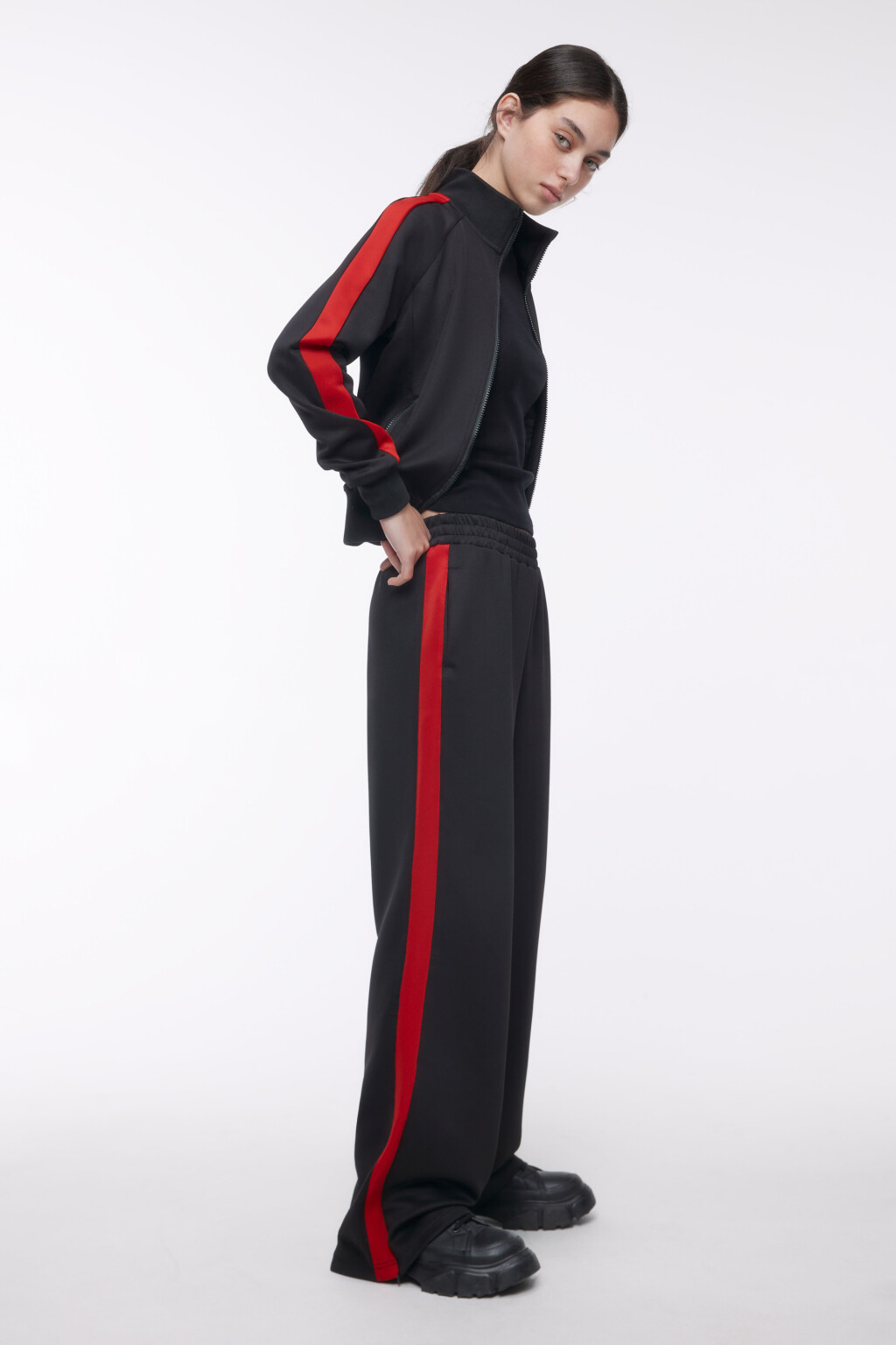 Брюки трикотажные с лампасами - цвет черный - 1