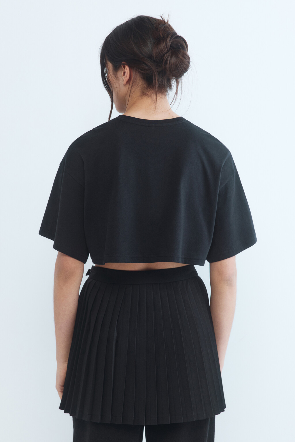 Футболка укороченная с декоративными кольцами - цвет черный - 5