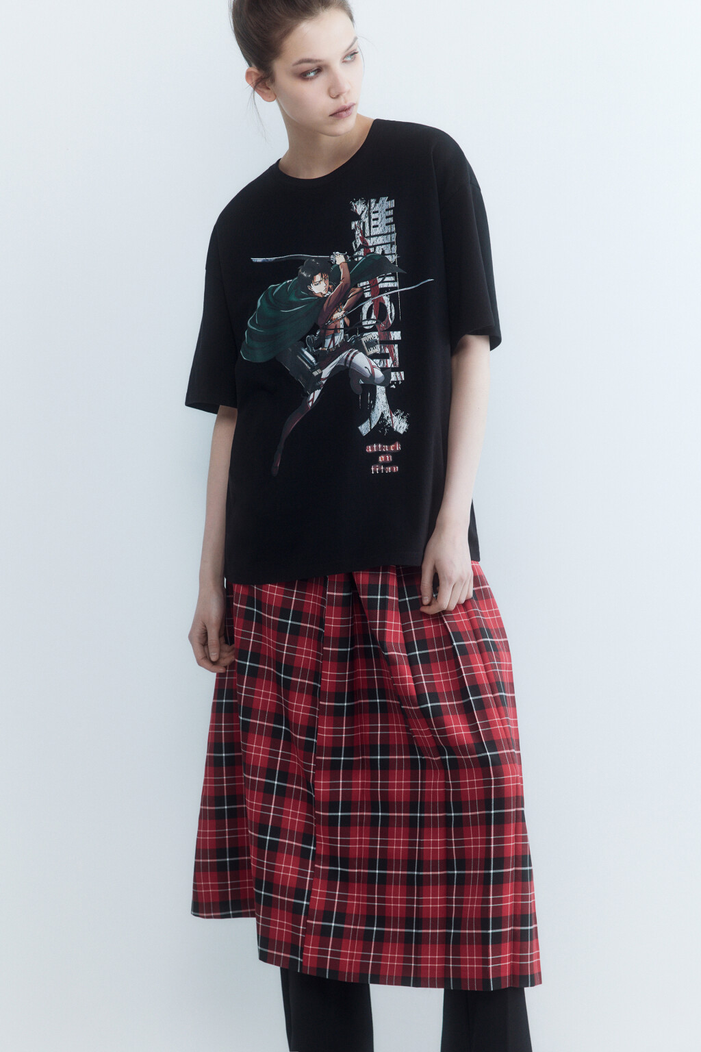 Футболка oversize с принтом Атака титанов - цвет черный - 2