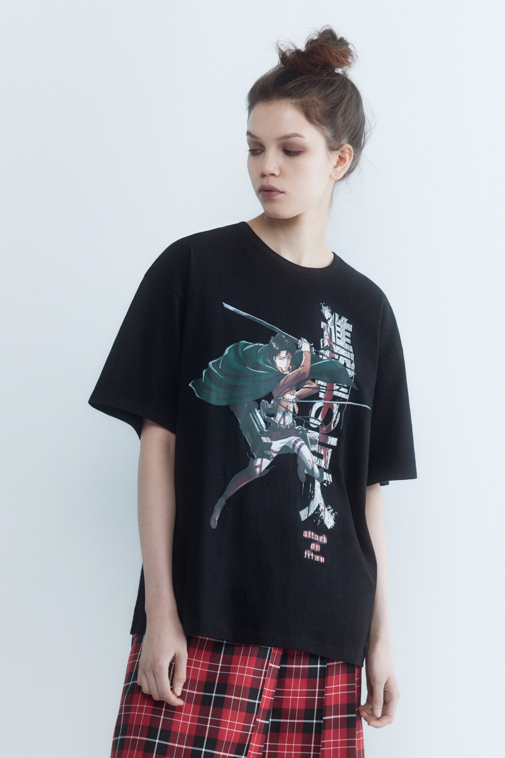 Футболка oversize с принтом Атака титанов - цвет черный - 4