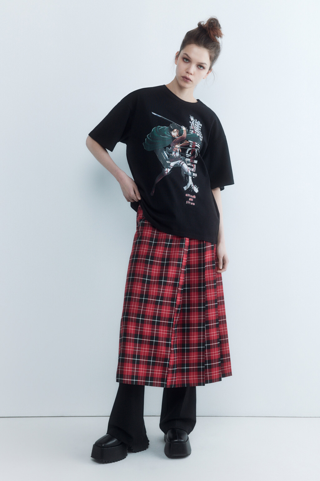 Футболка oversize с принтом Атака титанов - цвет черный - 6