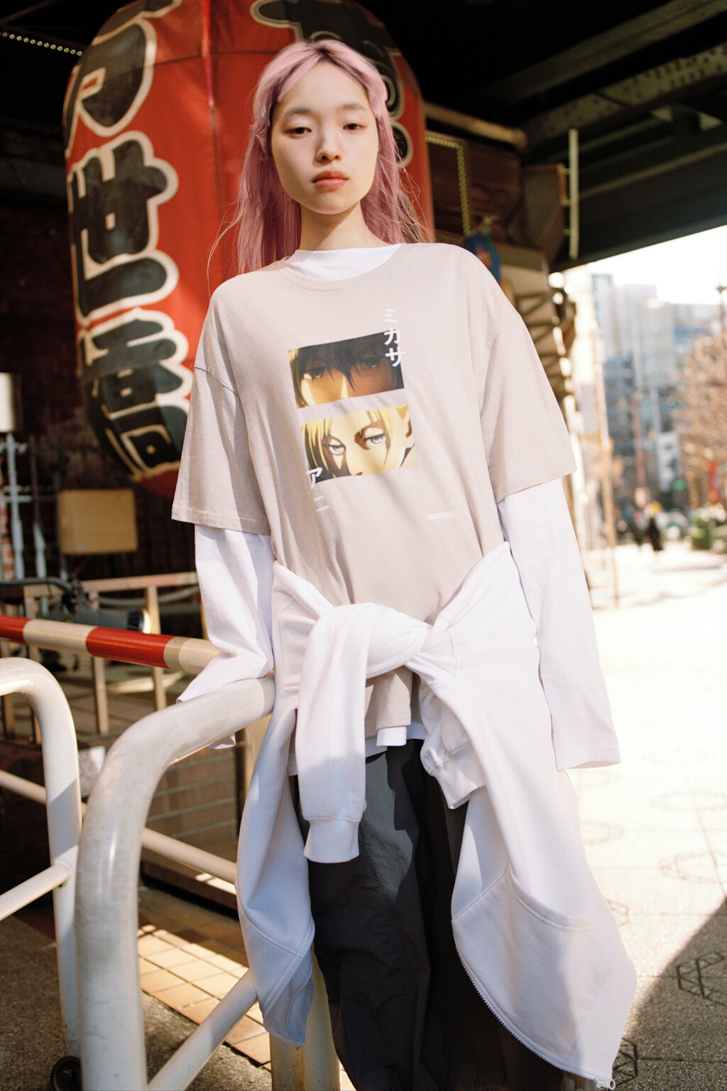 Футболка oversize с принтом Атака титанов - цвет бежевый - 9