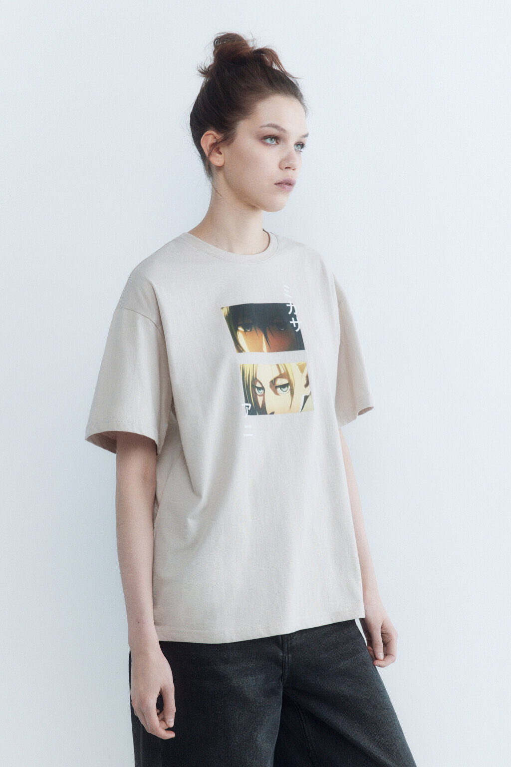 Футболка oversize с принтом Атака титанов - цвет бежевый - 5