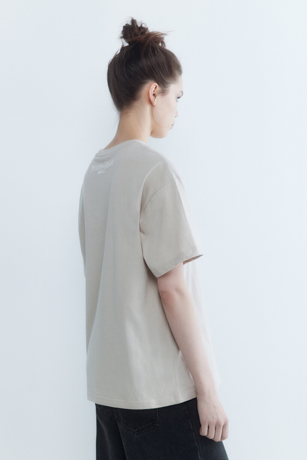 Футболка oversize с принтом Атака титанов - цвет бежевый - 6