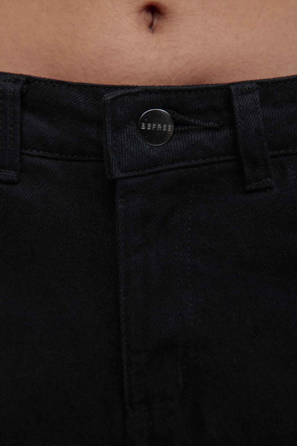 Джинсы широкие с карманами карго - цвет черный - 6