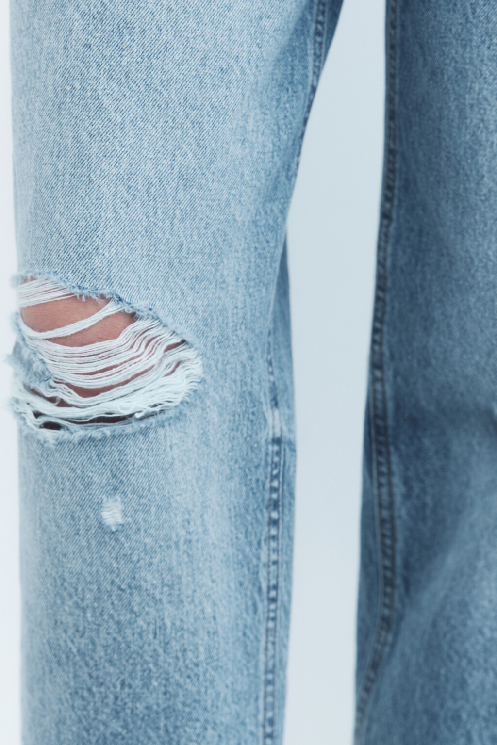 Джинсы mom с рваными коленями - цвет голубой - 8