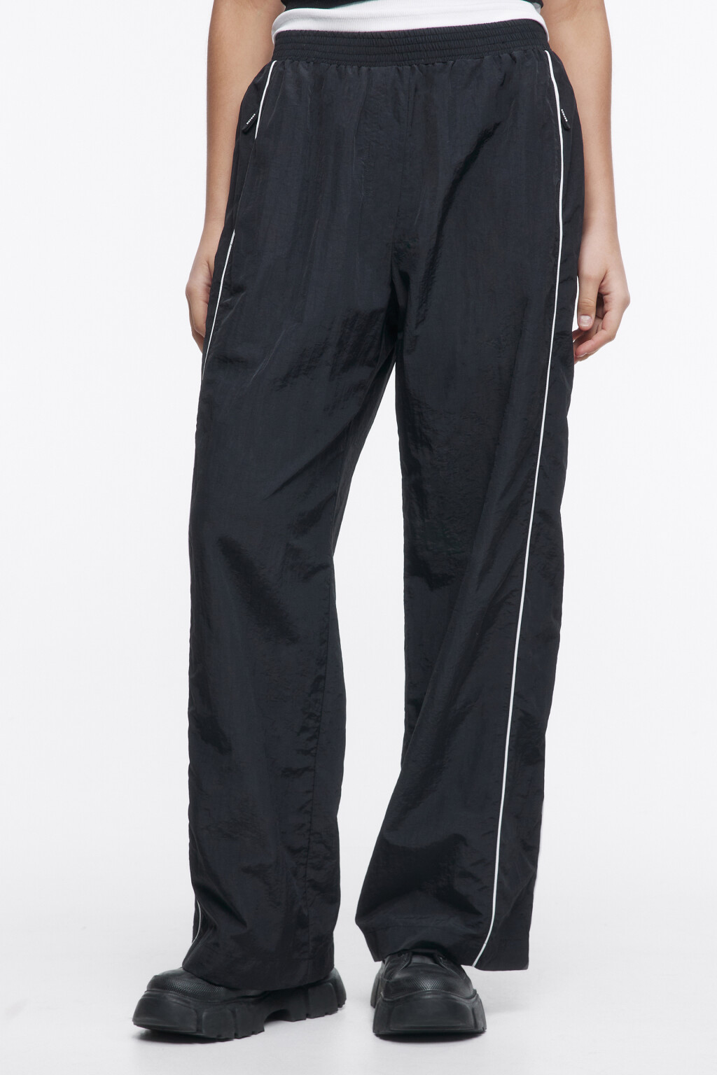 Брюки широкие с лампасами - цвет черный - 2