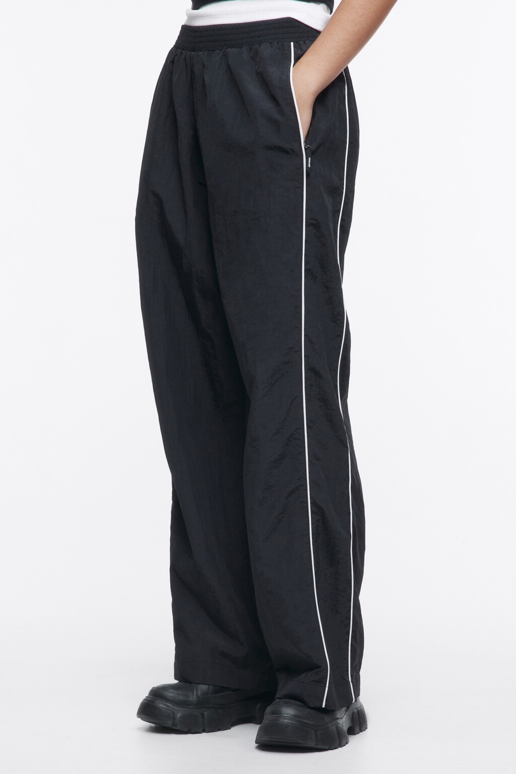 Брюки широкие с лампасами - цвет черный - 3