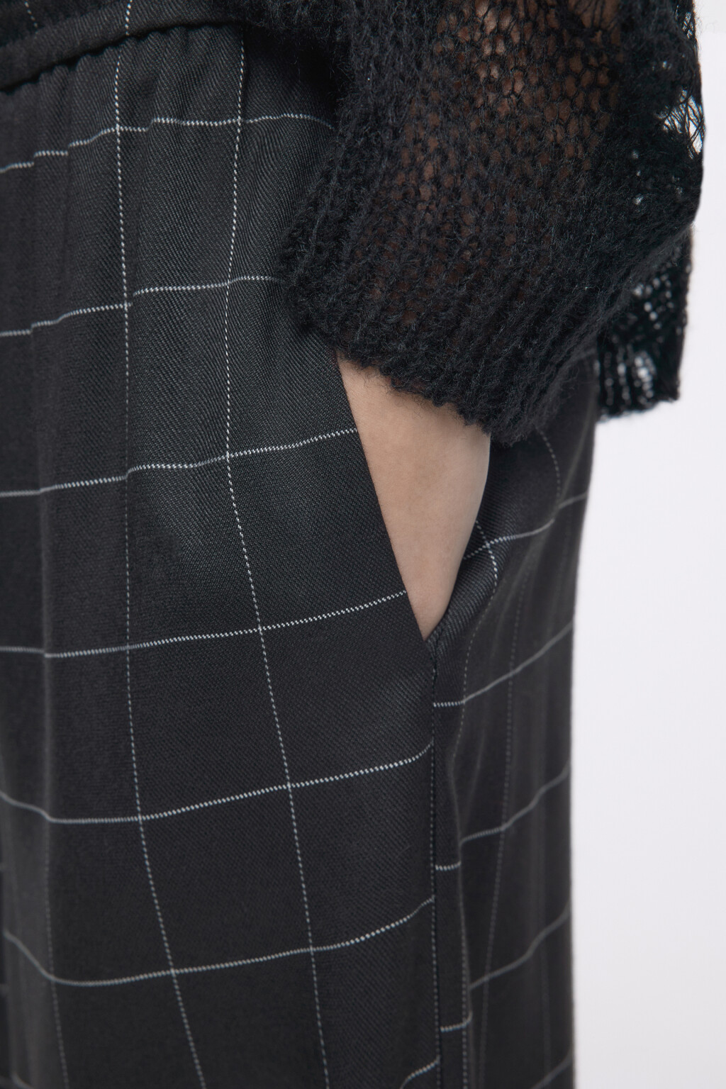 Брюки широкие с принтом в клетку - цвет черный - 5