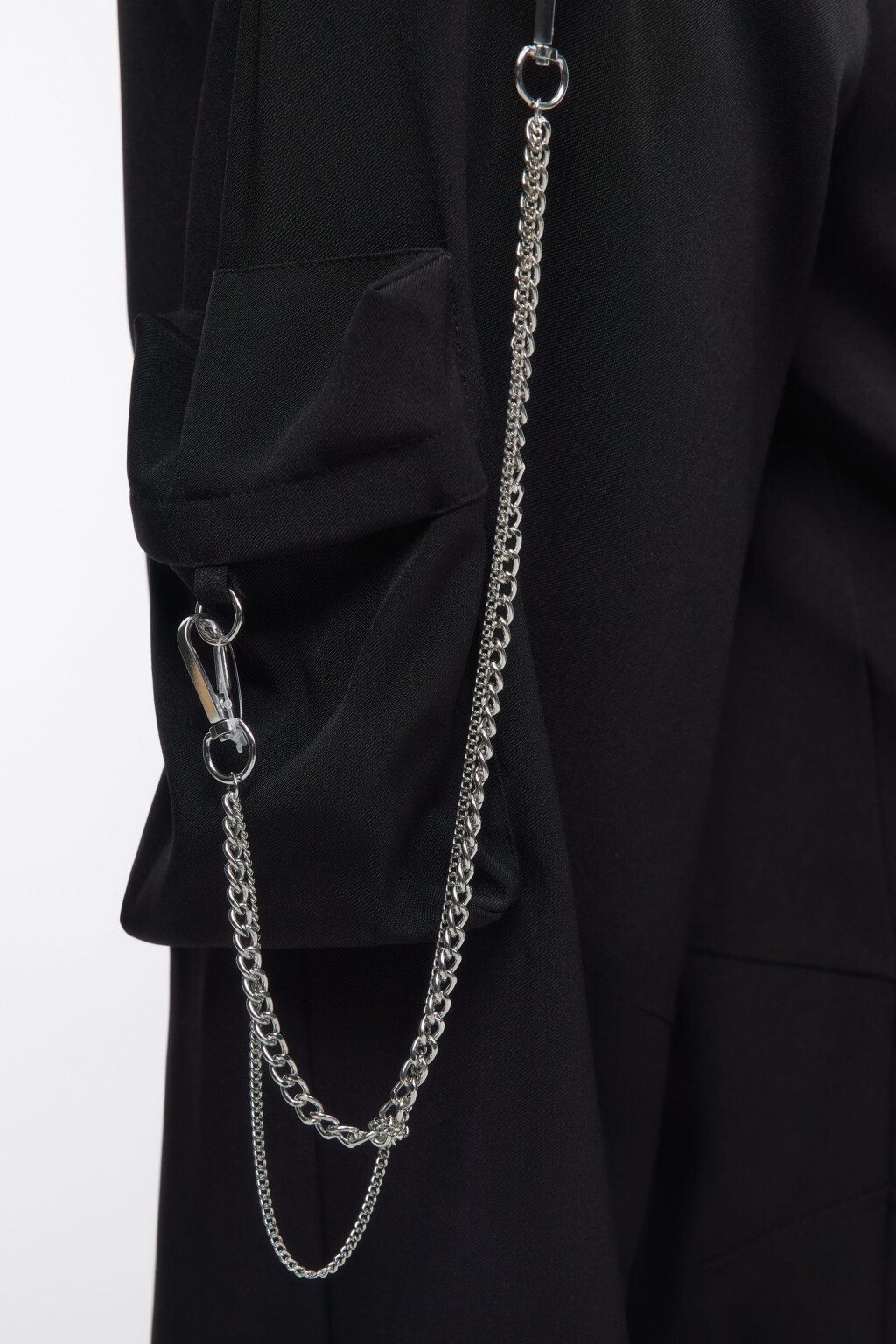 Брюки-карго широкие с декоративной цепочкой - цвет черный - 6
