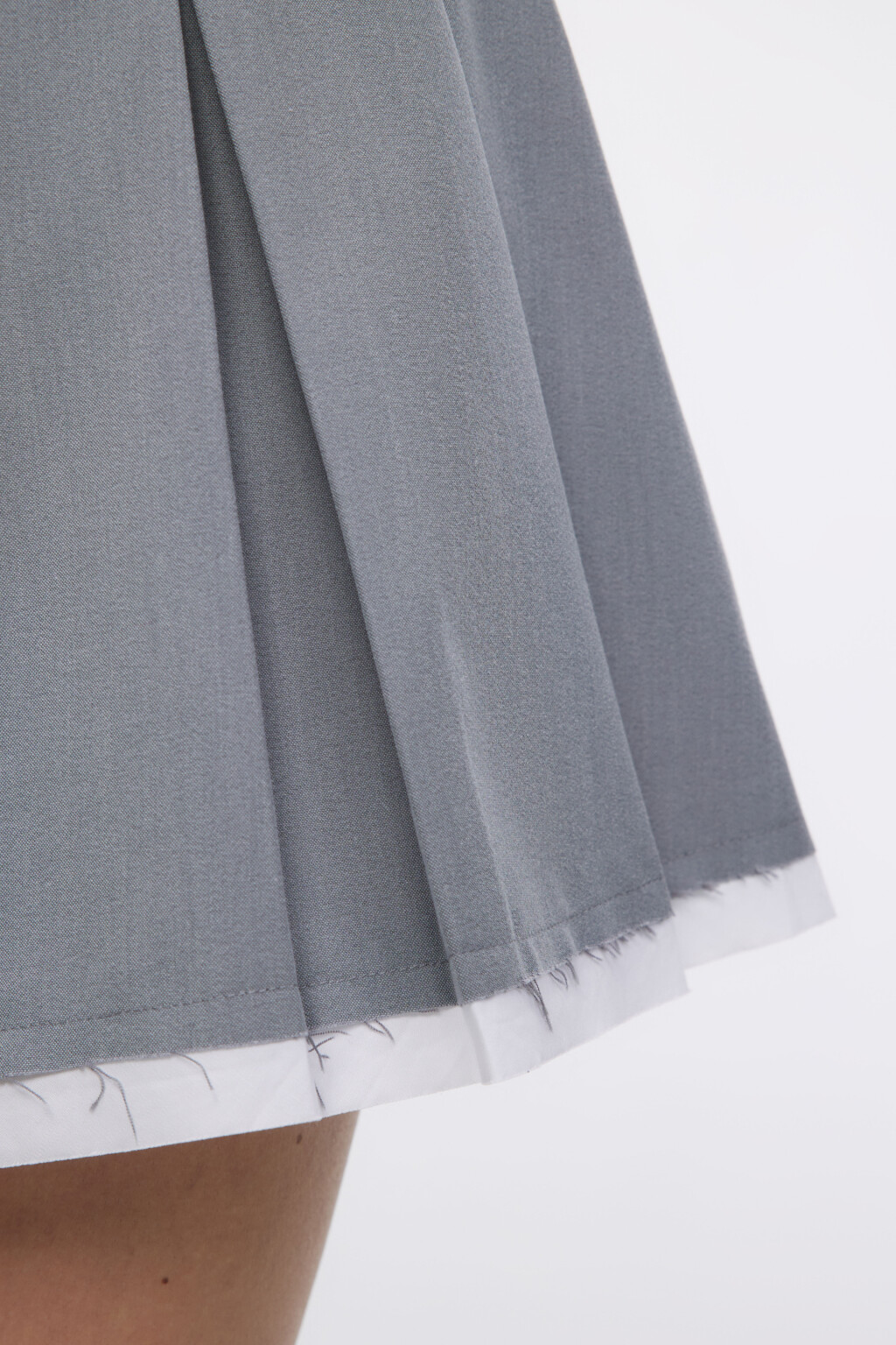 Юбка мини с ремнем и имитацией второго слоя - цвет серый - 7