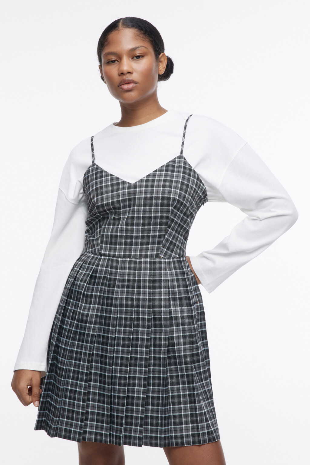 Платье-сарафан с плиссированной юбкой - цвет черный - 3