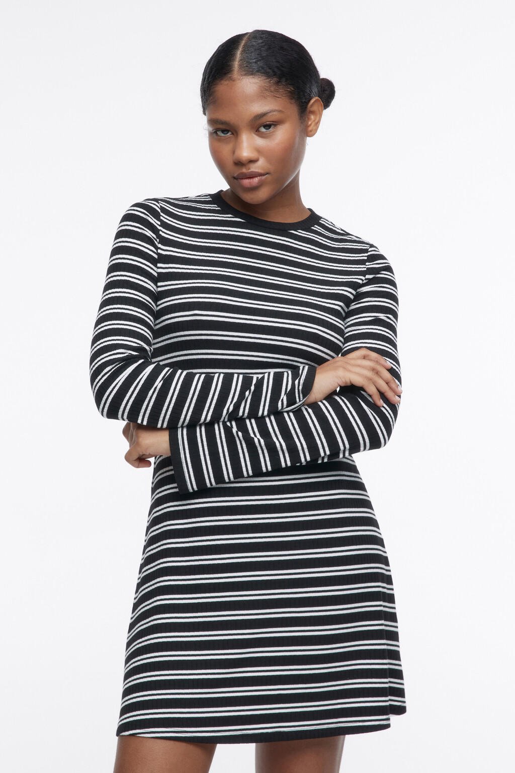 Платье мини трикотажное в полоску - цвет черный - 1
