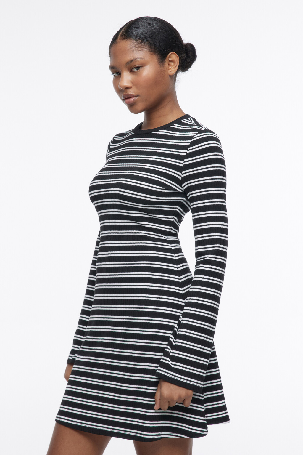 Платье мини трикотажное в полоску - цвет черный - 2