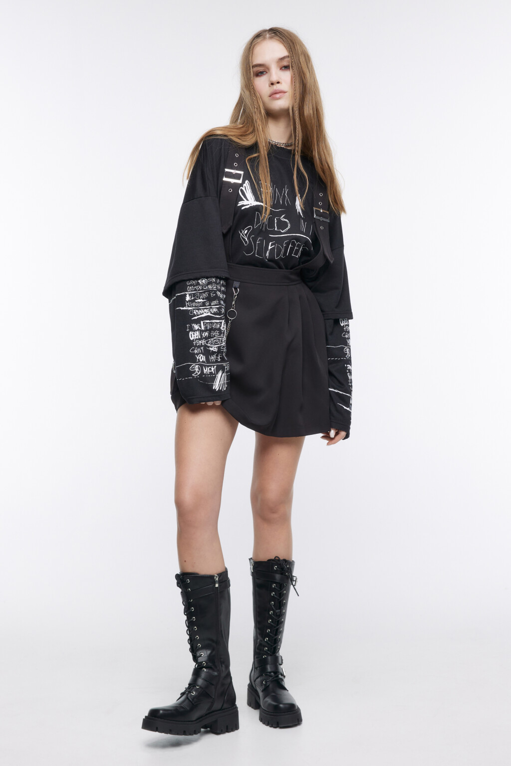 Сарафан с плиссированной юбкой и цепочкой - цвет черный - 4