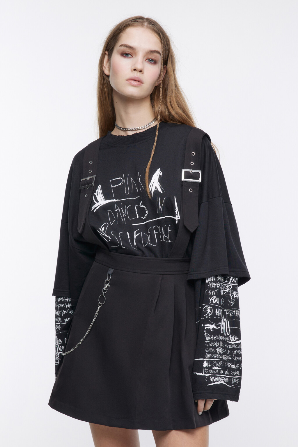 Сарафан с плиссированной юбкой и цепочкой - цвет черный - 1