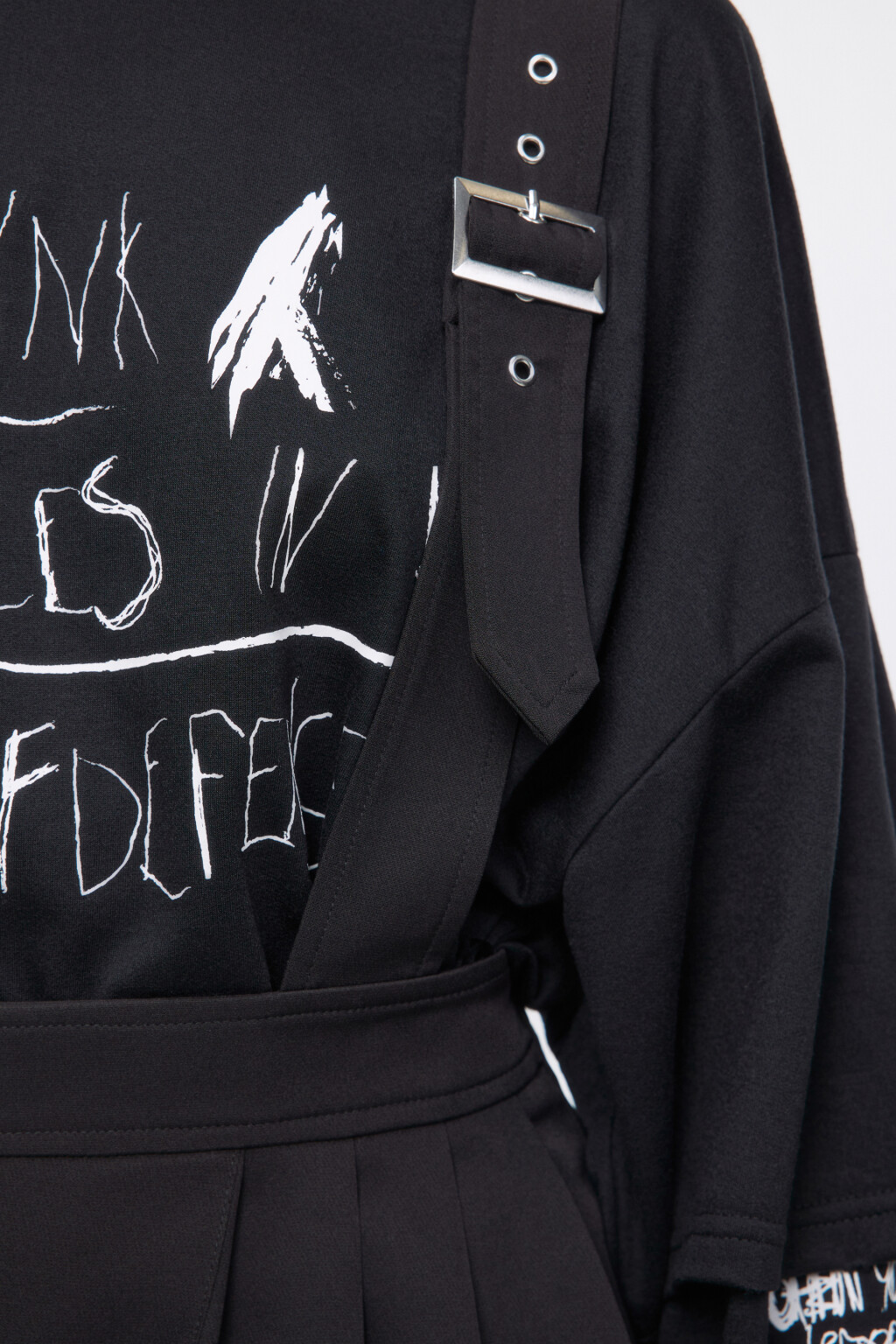 Сарафан с плиссированной юбкой и цепочкой - цвет черный - 6