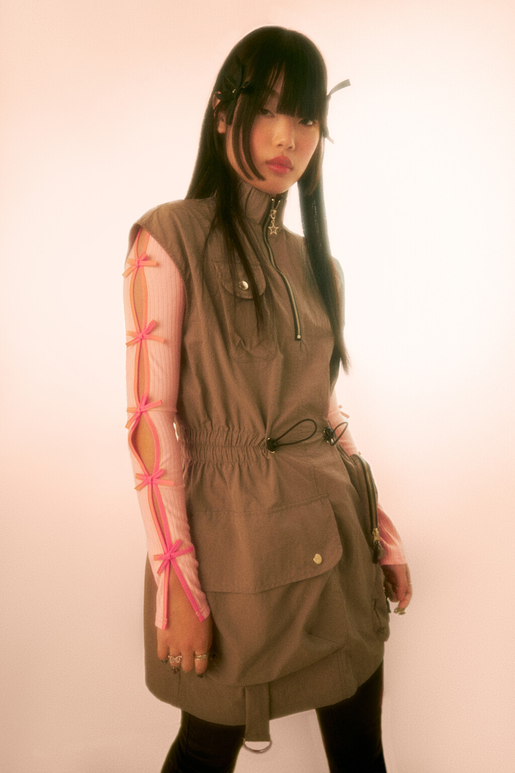 Платье мини приталенное с накладными карманами - цвет серый - 9