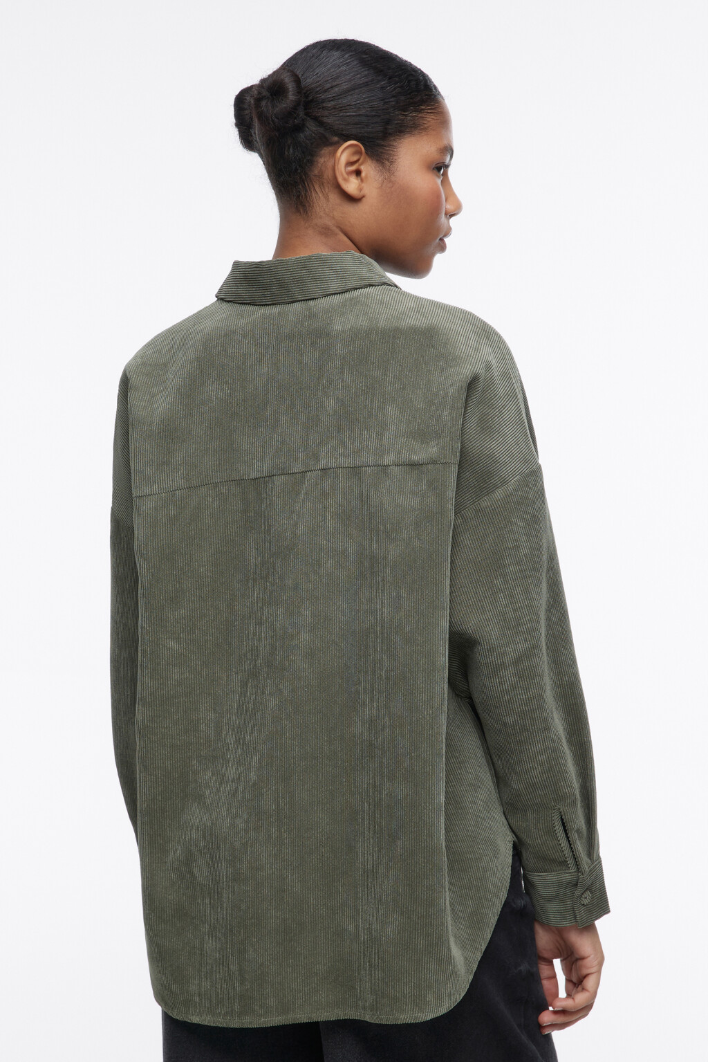 Рубашка oversize вельветовая с карманом - цвет зеленый - 4