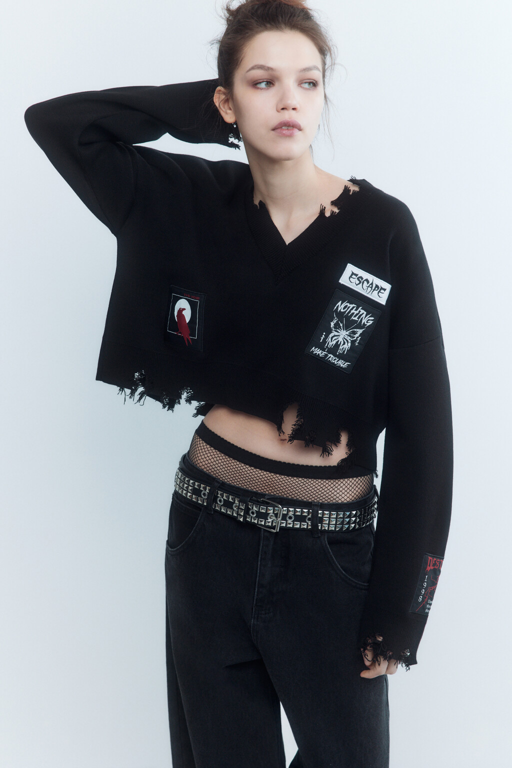 Джемпер вязаный рваный с патчами - цвет черный - 1