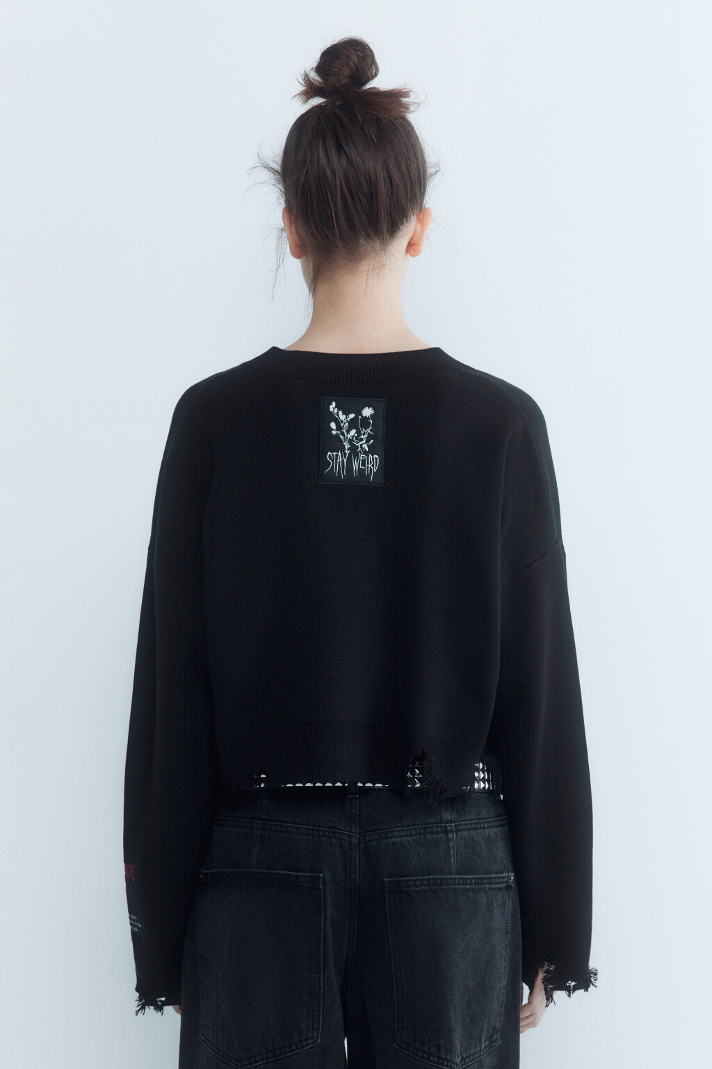 Джемпер вязаный рваный с патчами - цвет черный - 4