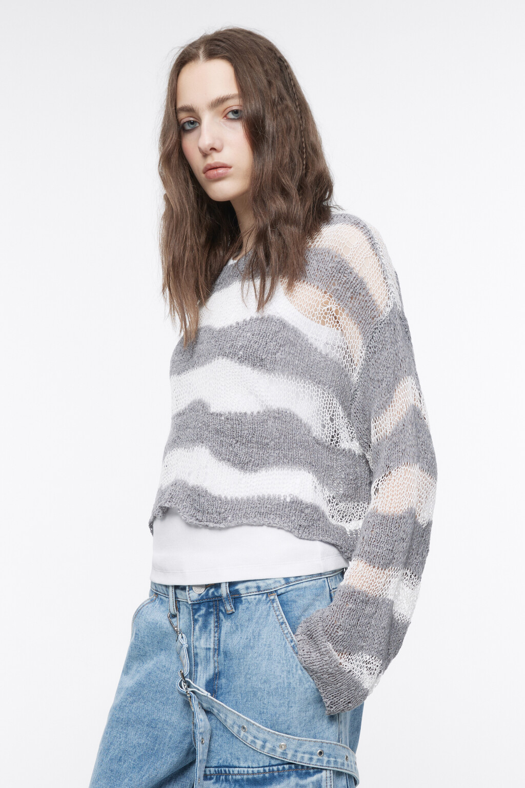 Джемпер вязаный укороченный с принтом - цвет серый - 3