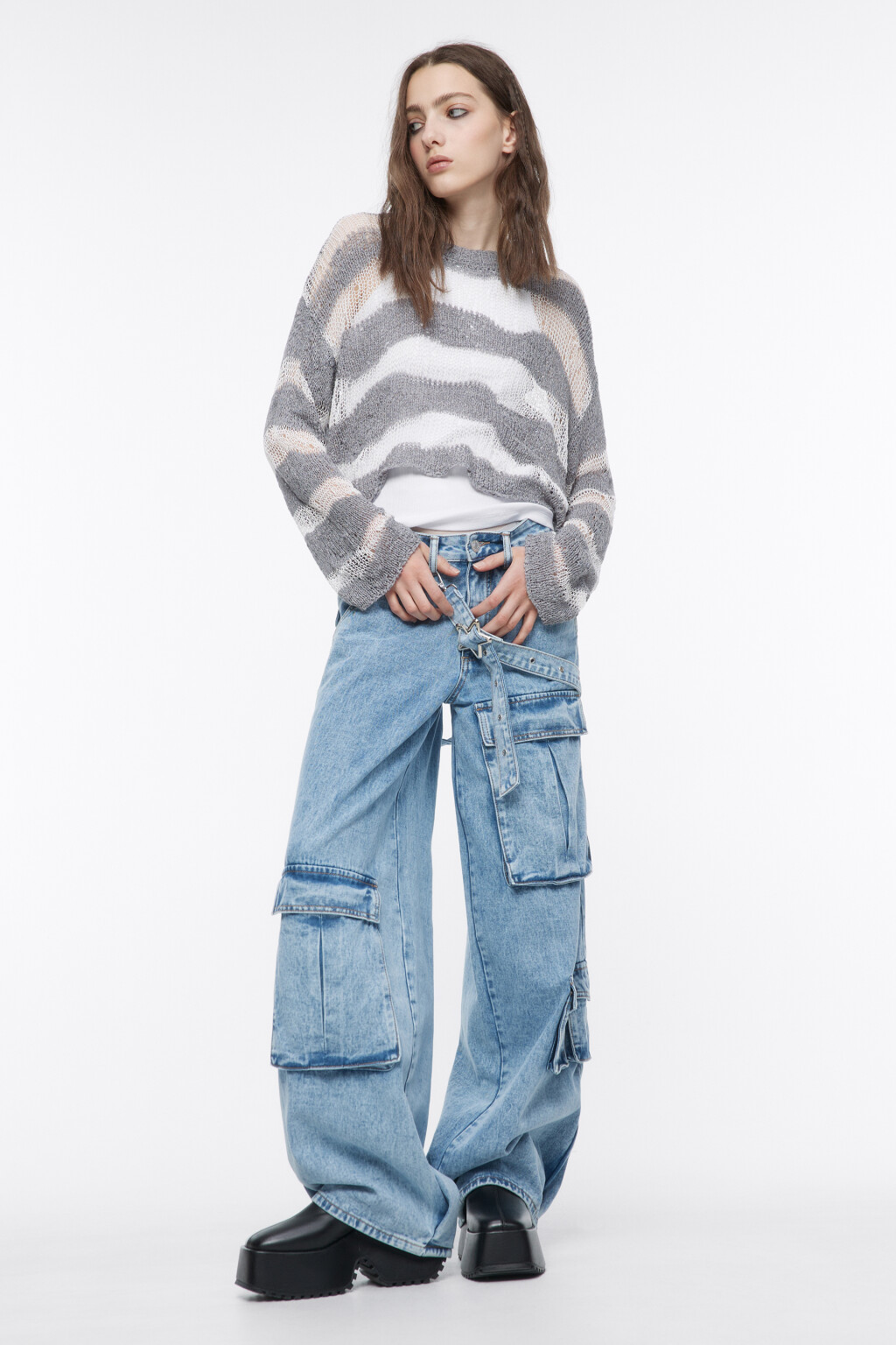 Джемпер вязаный укороченный с принтом - цвет серый - 4