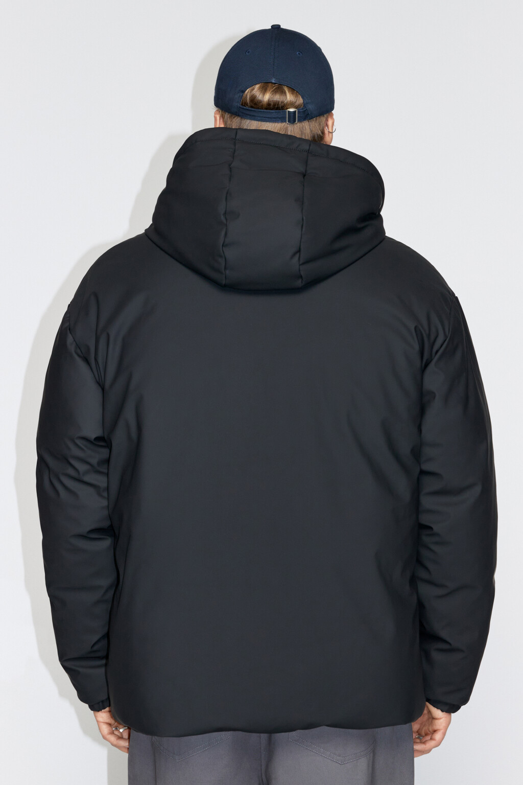 Куртка из водоотталкивающей ткани с капюшоном - цвет черный - 4