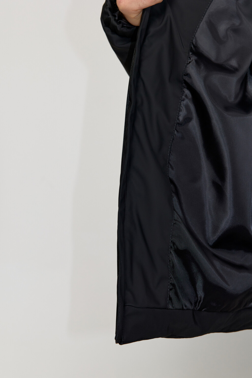 Куртка из водоотталкивающей ткани с капюшоном - цвет черный - 8