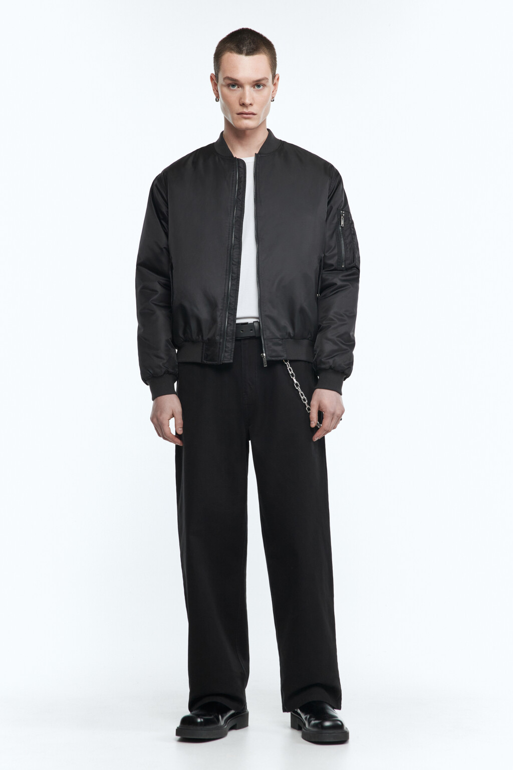 Куртка-бомбер утепленная с карманом на рукаве - цвет черный - 2