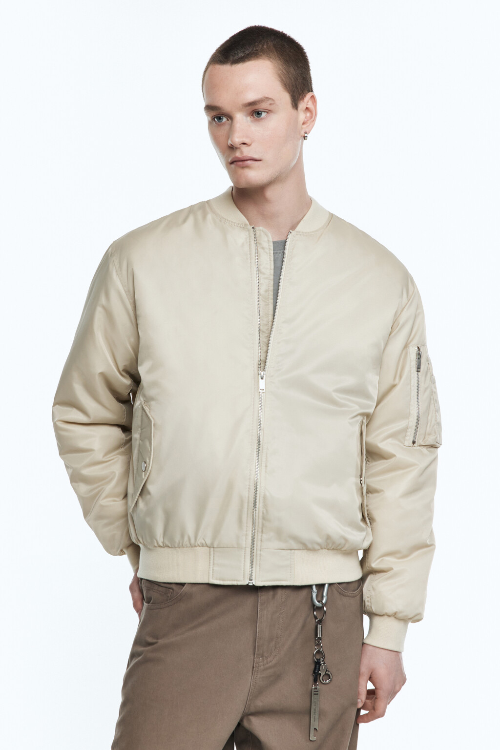 Куртка-бомбер утепленная с карманом на рукаве - цвет бежевый - 2