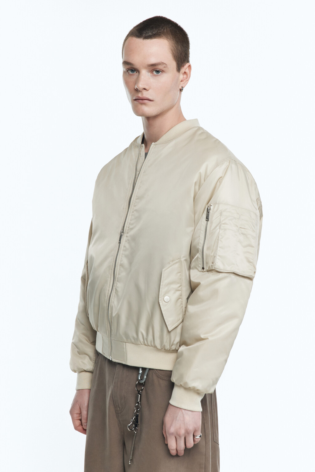 Куртка-бомбер утепленная с карманом на рукаве - цвет бежевый - 3