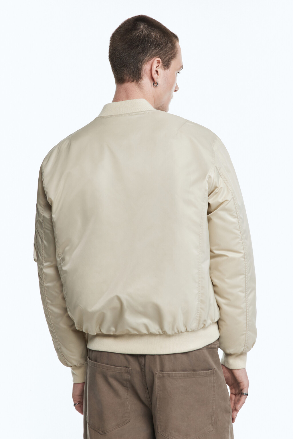 Куртка-бомбер утепленная с карманом на рукаве - цвет бежевый - 4