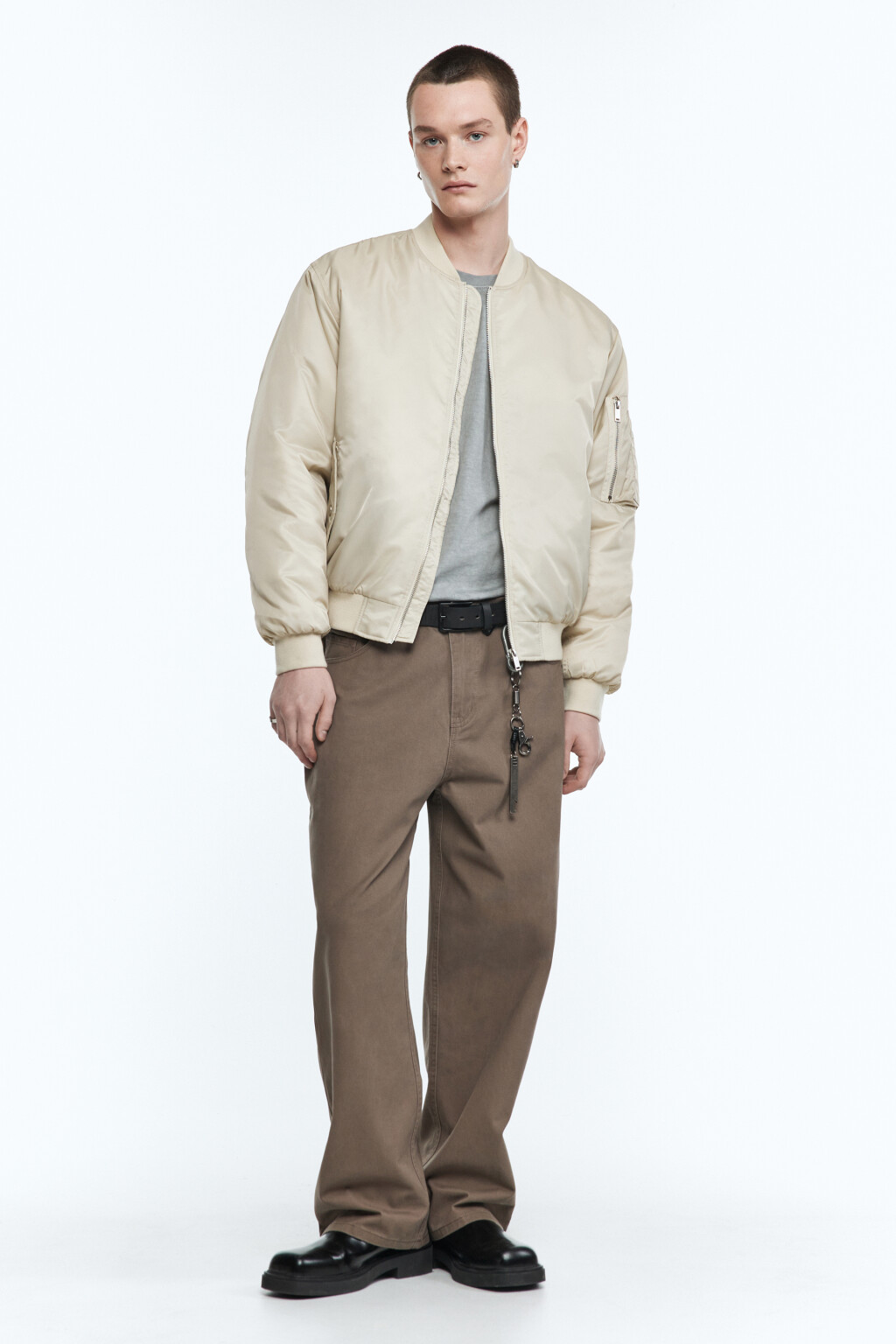 Куртка-бомбер утепленная с карманом на рукаве - цвет бежевый - 5