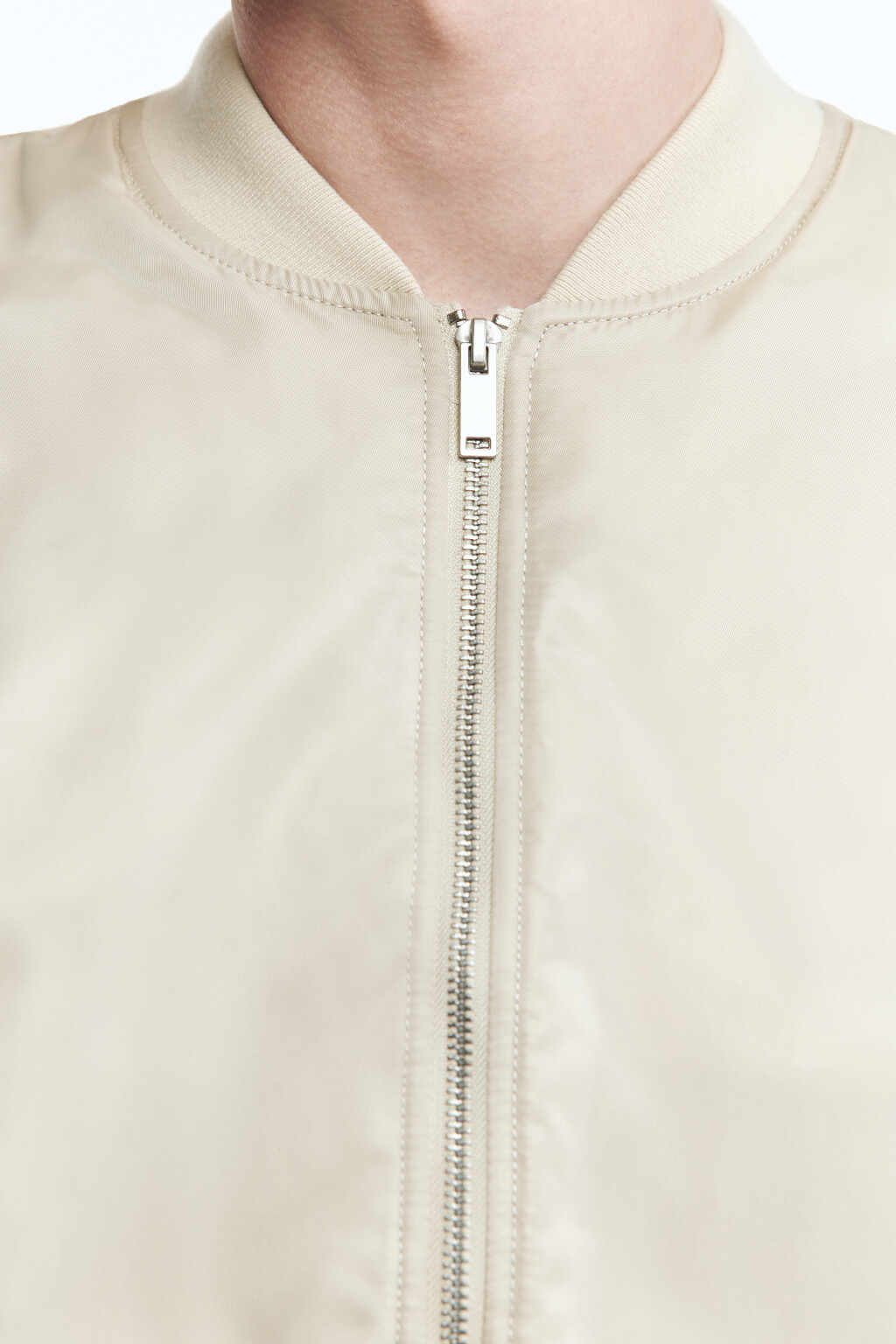 Куртка-бомбер утепленная с карманом на рукаве - цвет бежевый - 6