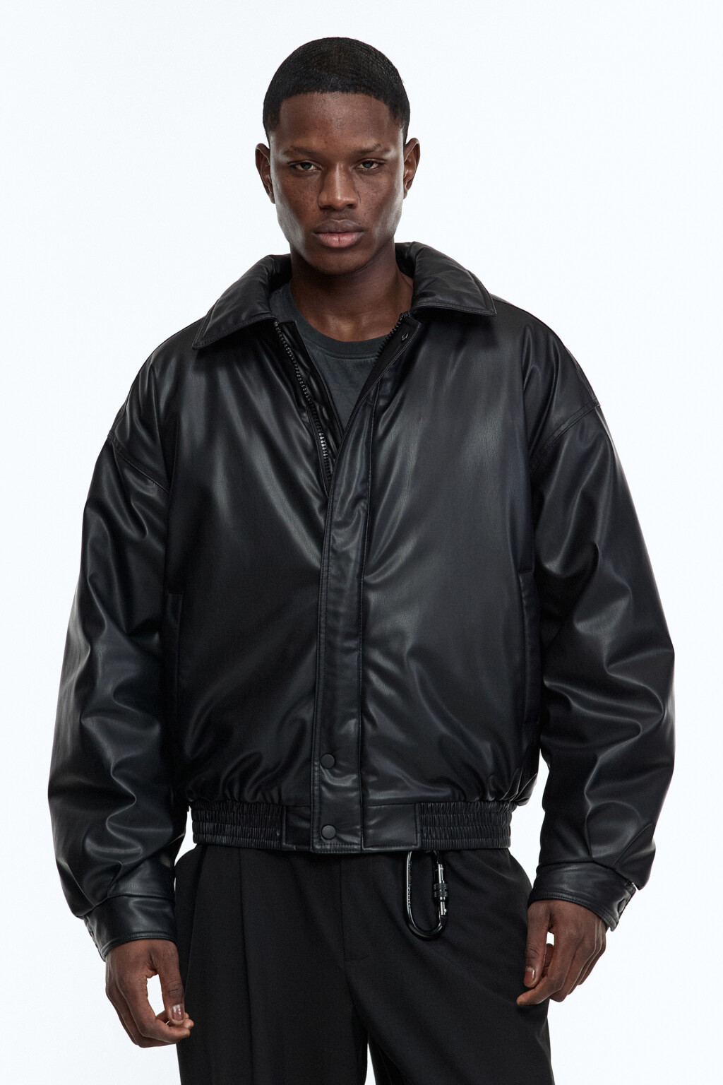 Куртка-бомбер из искусственной кожи - цвет черный - 2