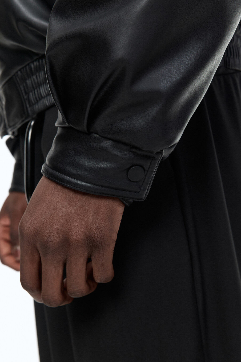 Куртка-бомбер из искусственной кожи - цвет черный - 7