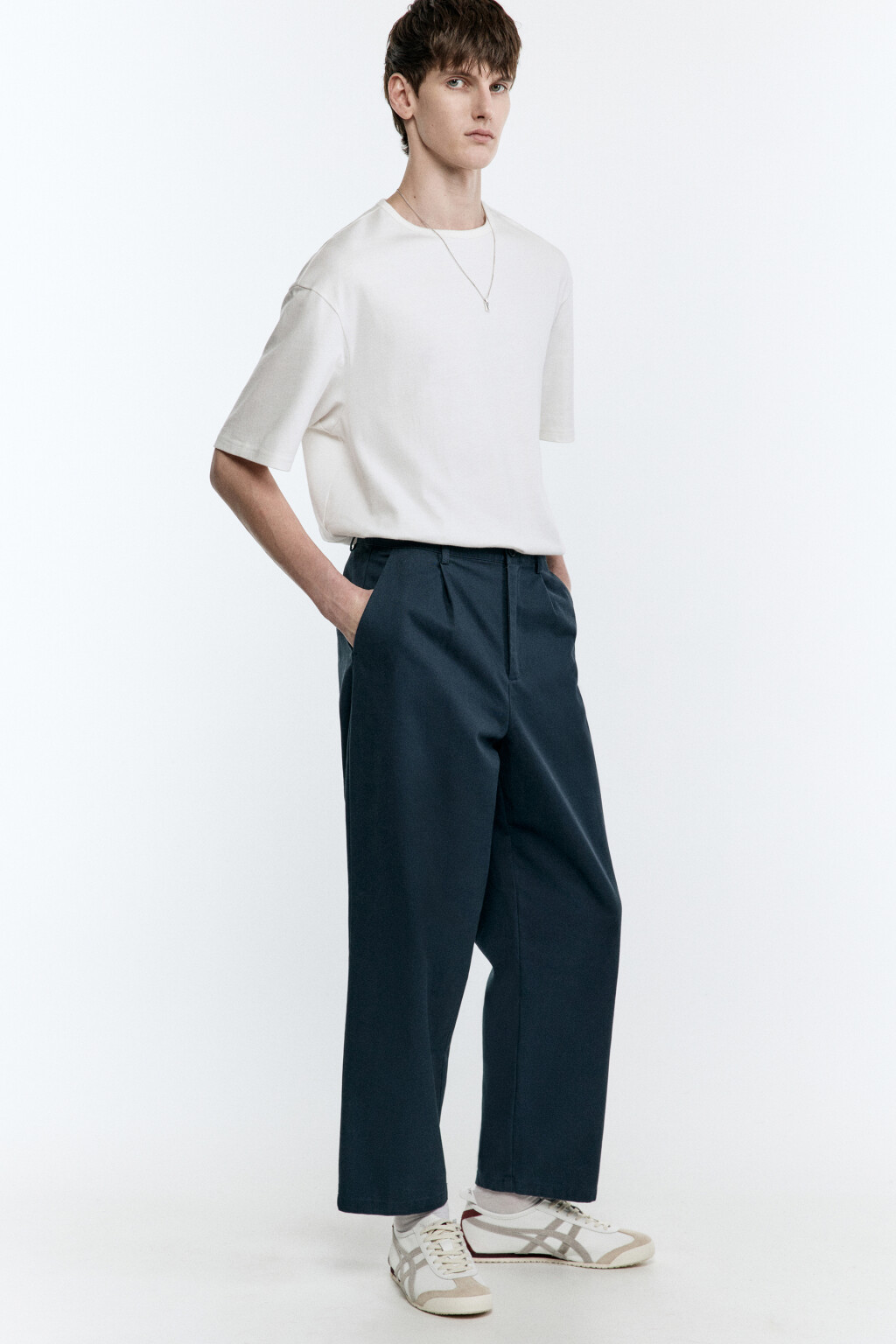 Брюки-чинос хлопковые со складками на поясе - цвет голубой - 2