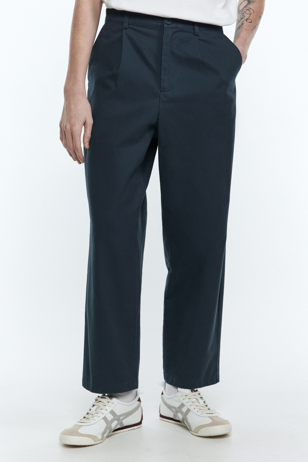 Брюки-чинос хлопковые со складками на поясе - цвет голубой - 3