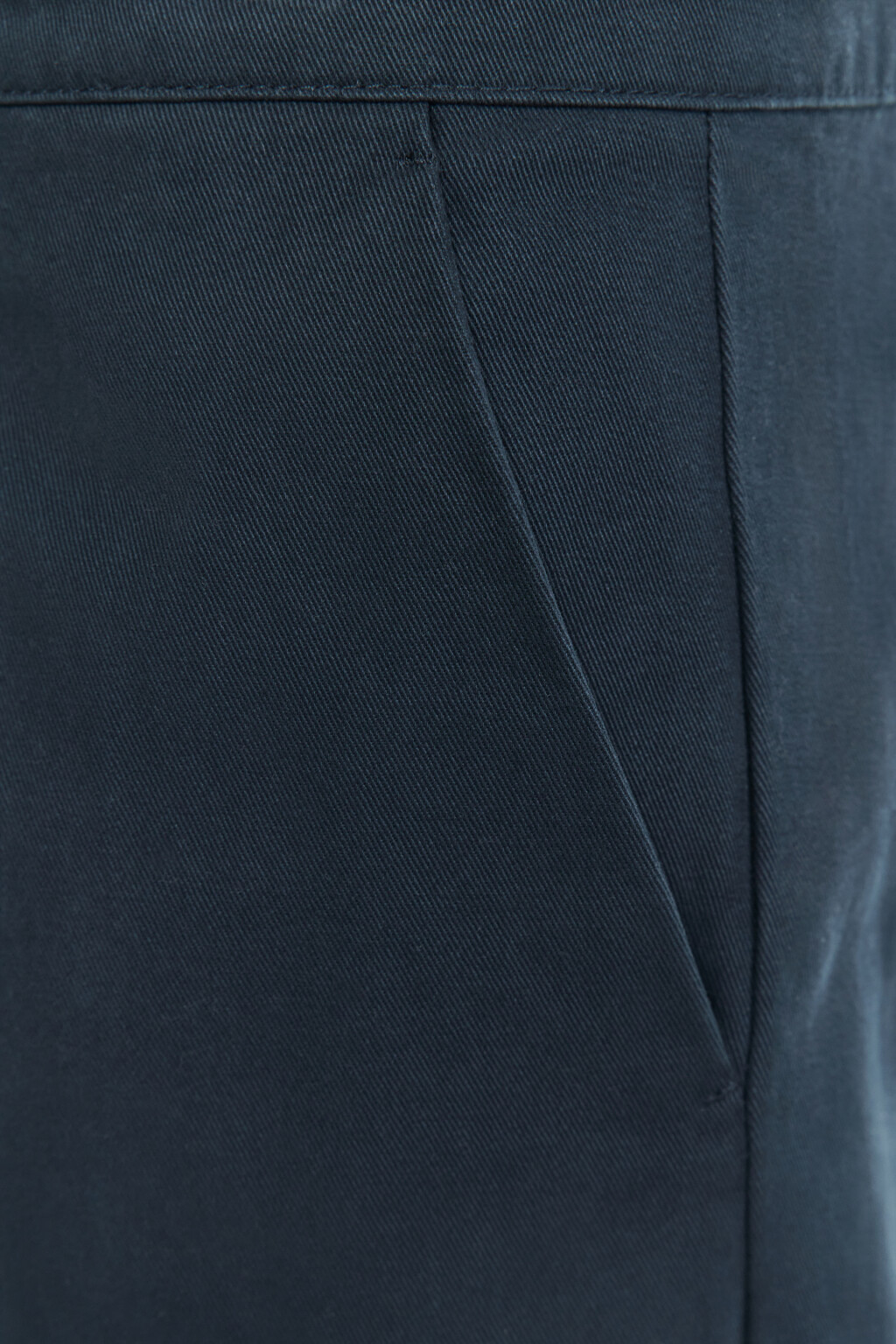 Брюки-чинос хлопковые со складками на поясе - цвет голубой - 8