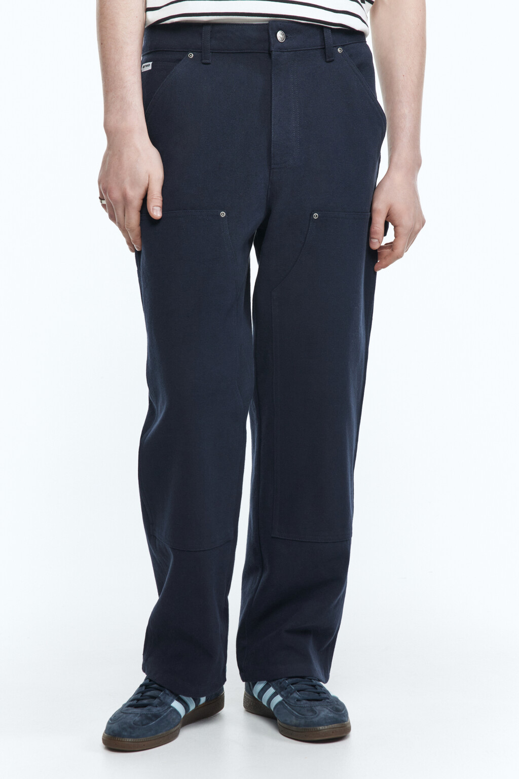 Джинсы прямые с заклепками и открытыми срезами - цвет синий - 2