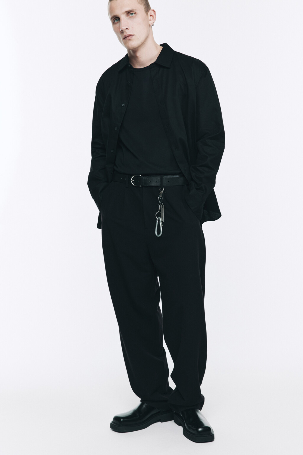 Брюки широкие костюмные со стрелками - цвет черный - 5