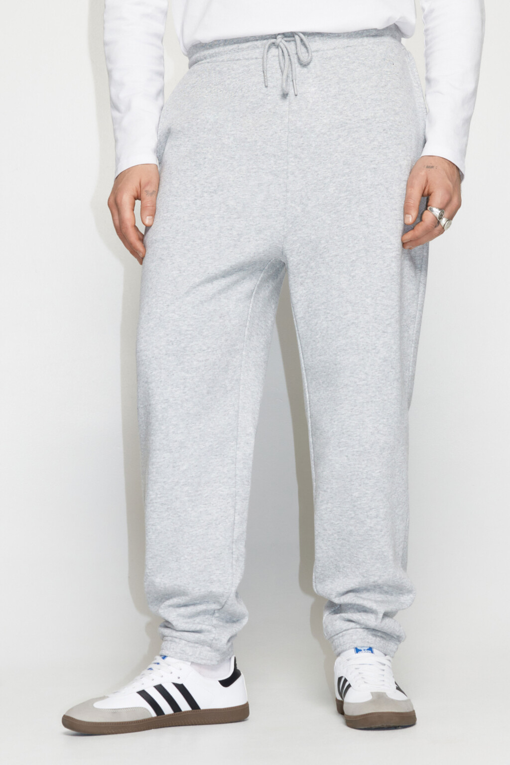 Брюки-джоггеры трикотажные с завязками - цвет серый - 2