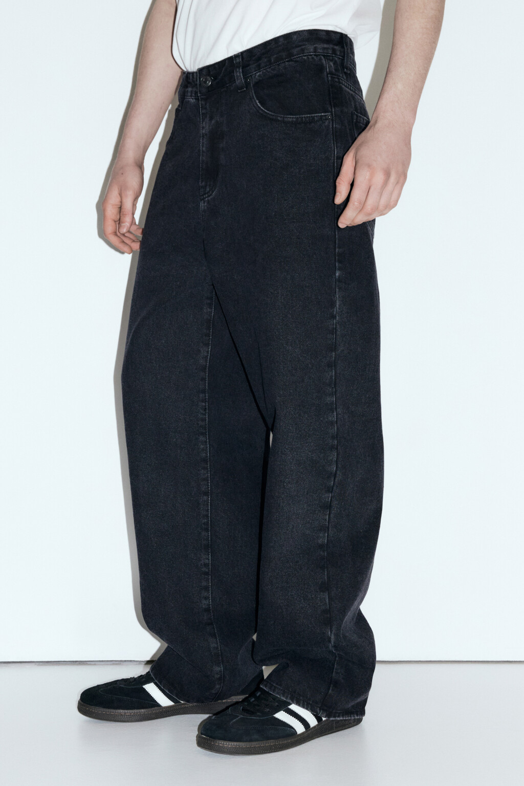 Джинсы wide широкие с вареным эффектом - цвет черный - 3